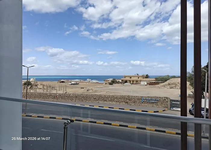 Apartment Opposite Hilton Sea Light Compound